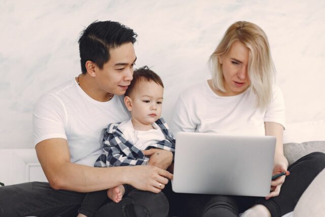 pression sociale parentalité-baby journal