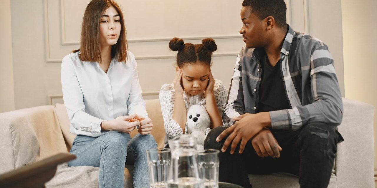 Pression Sociale sur les Parents : Comment s&rsquo;en Affranchir