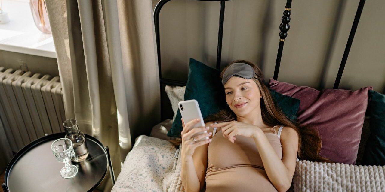 Bien Dormir Pendant la Grossesse : Positions et Astuces Efficaces