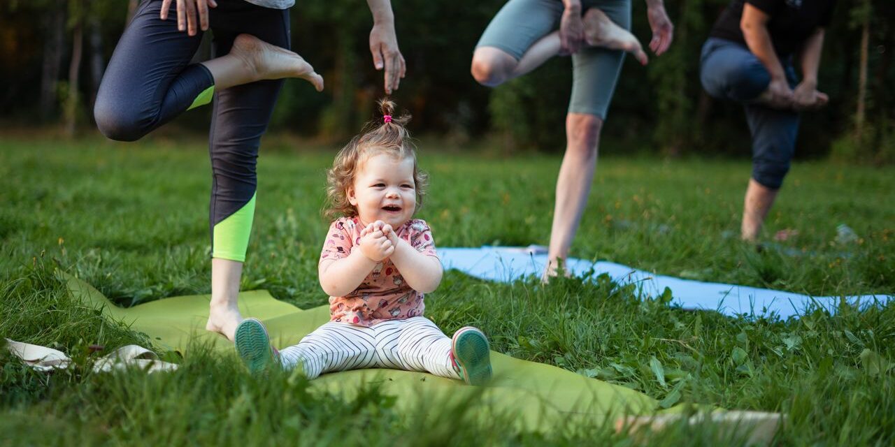 Yoga Parent-Bébé : Bienfaits et Comment Trouver un Cours Près de Chez Soi