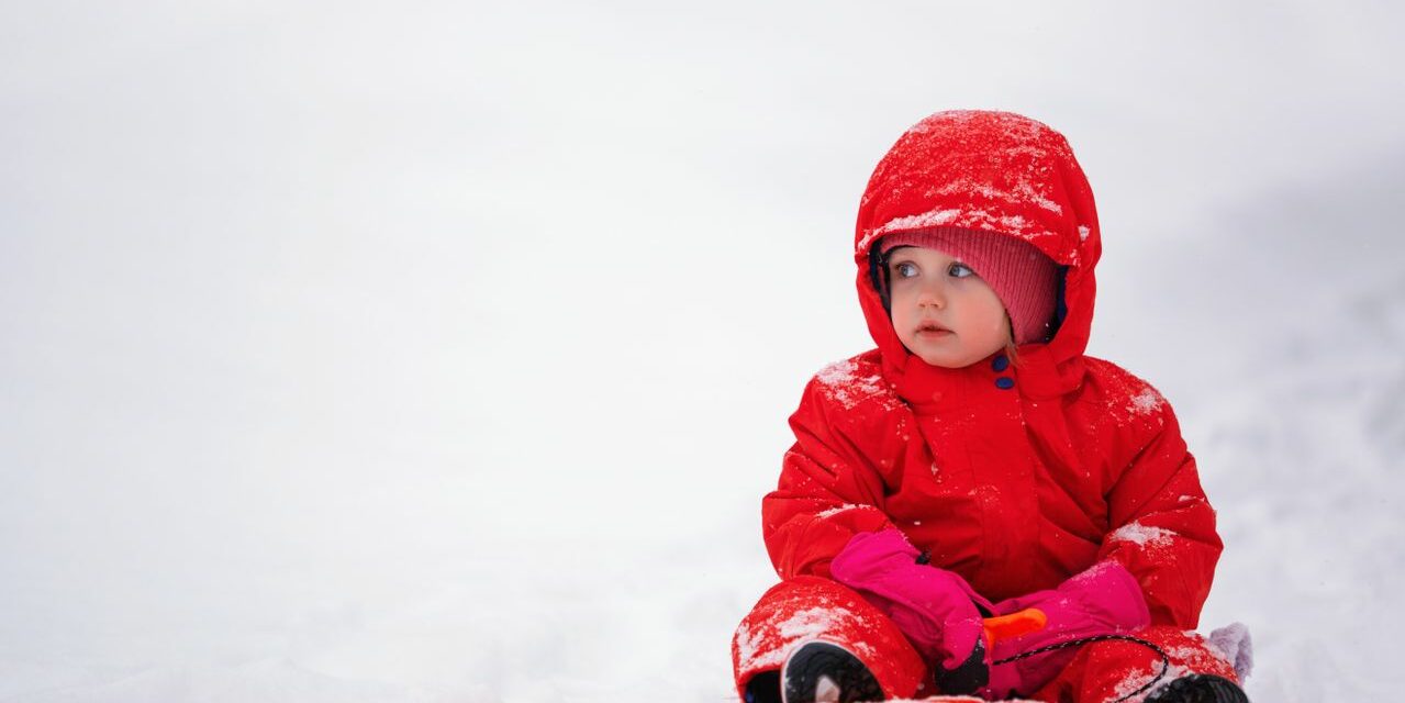 Sortir avec Bébé en Hiver : Équipement et Précautions