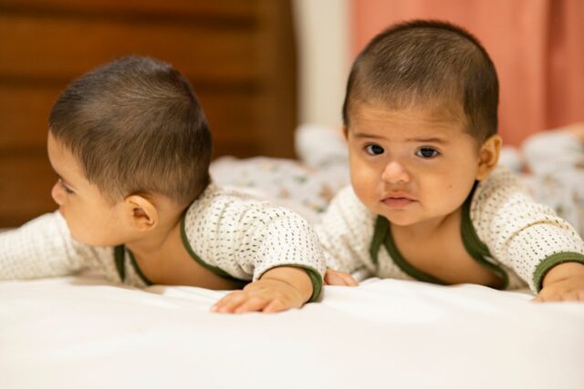 bébé jumeau allaitement double-baby journal