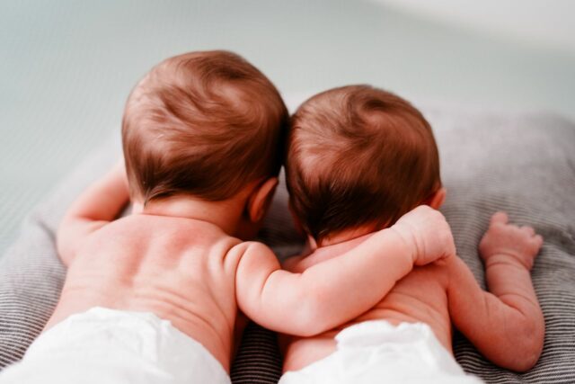 bébé jumeau allaitement double-baby journal