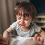 bébé pleure creche adaptation-baby journal