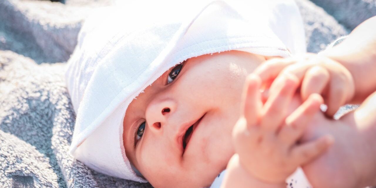 Canicule et Bébé : Comment le Protéger de la Chaleur Efficacement