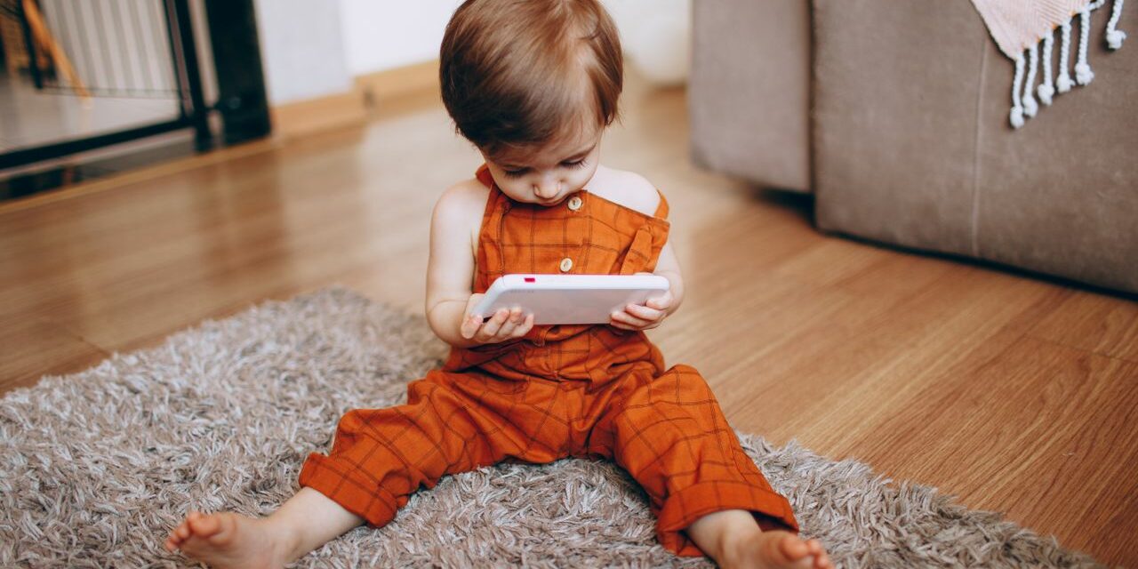 Écrans Éducatifs pour Bébé : Vraiment Utiles ou Simple Marketing