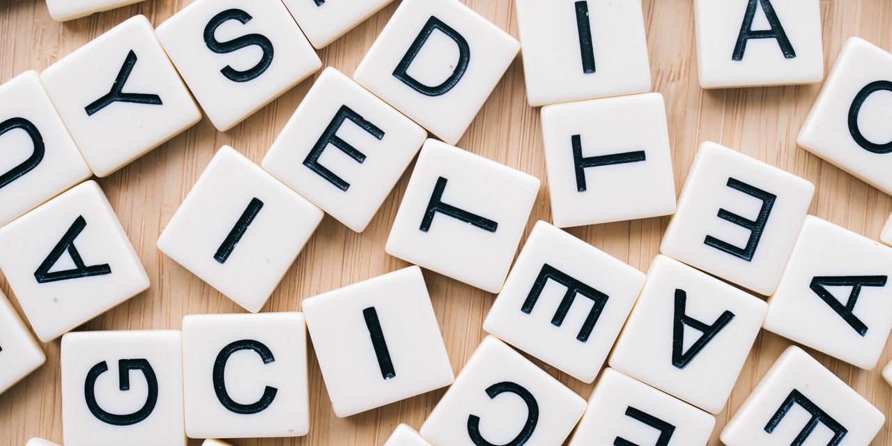 Précocité Langage vs Retard : Comment Distinguer les Deux Avant 3 Ans