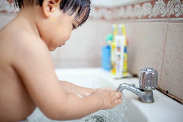 eau bébé robinet ou minérale-Baby journal