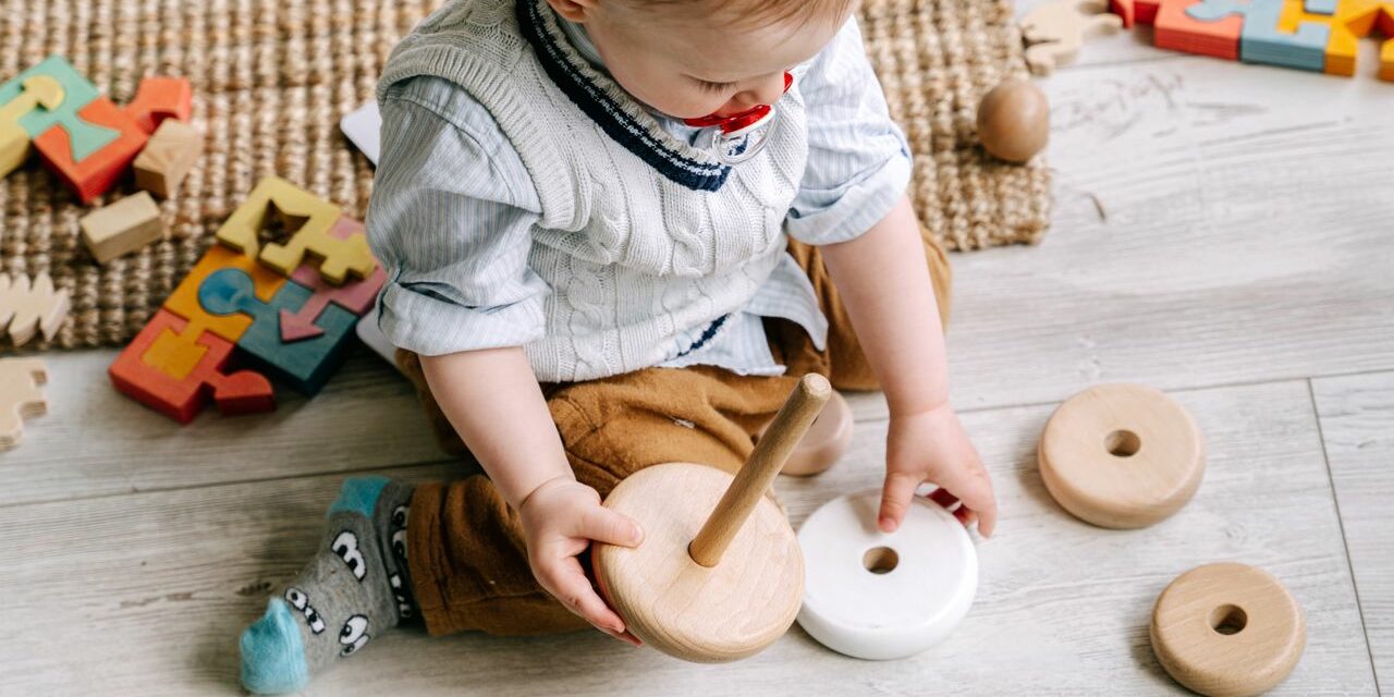 Jouets en Bois pour Bébé : Sécurité, Labels et Meilleures Marques