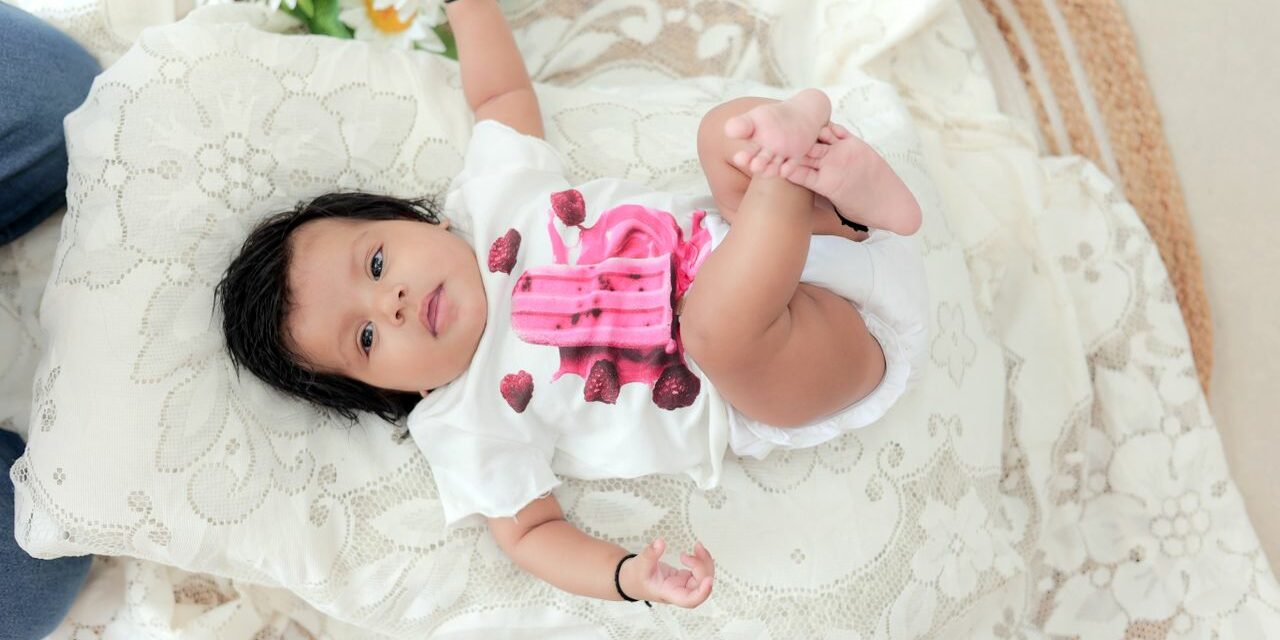 Utiliser la Lumière Naturelle pour de Belles Photos de Bébé à la Maison
