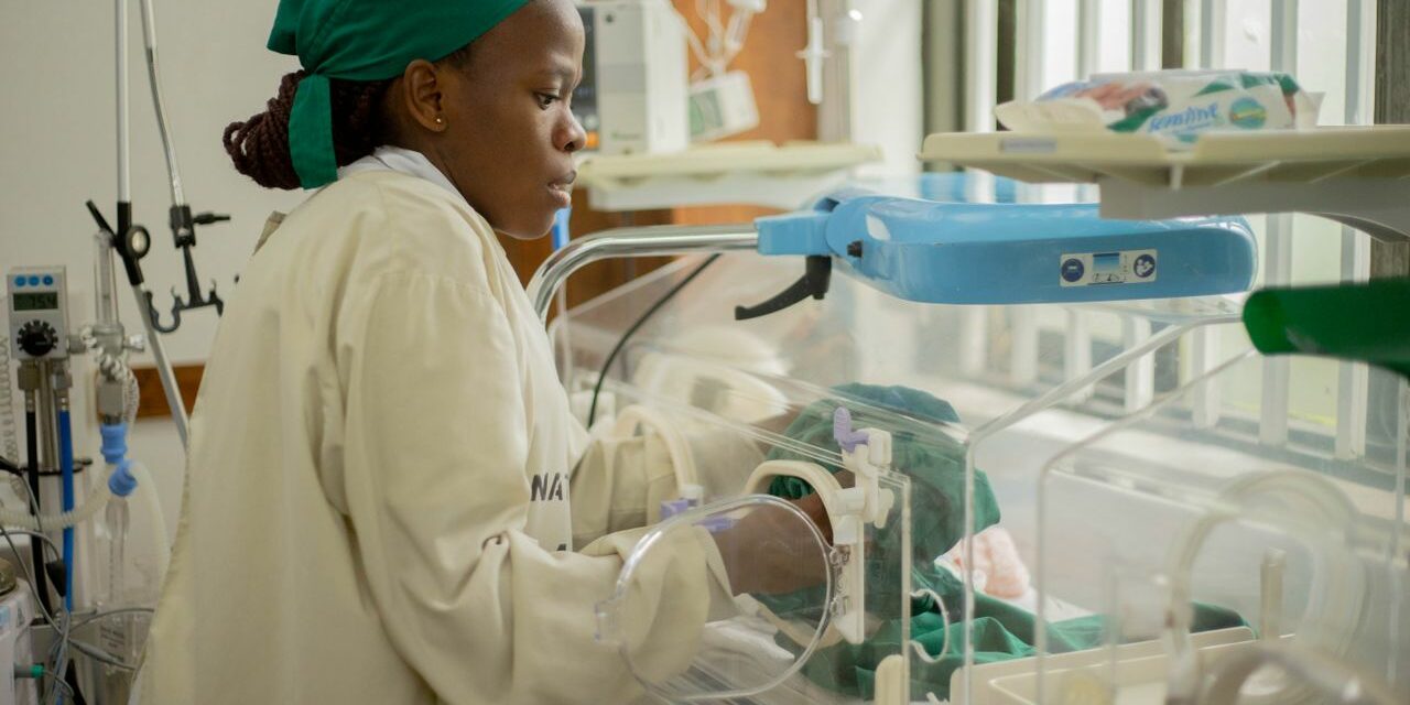 Retour à la Maison Après une Naissance Prématurée : Comment s&rsquo;Organiser