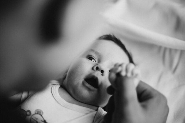 ostéopathie crânienne bébé tension-Baby journal