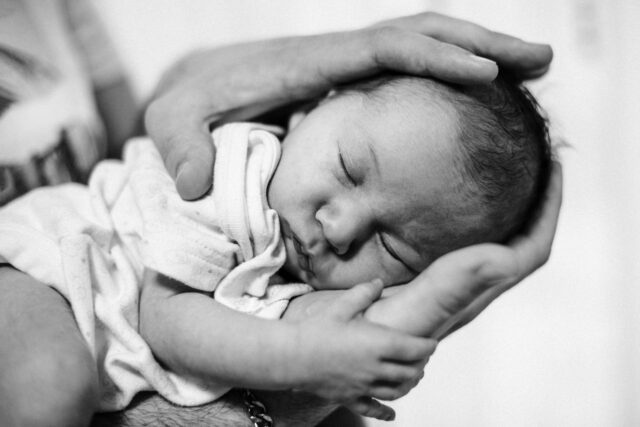 ostéopathie crânienne bébé tension-Baby journal