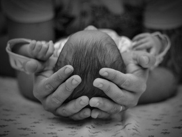 ostéopathie crânienne bébé tension-Baby journal