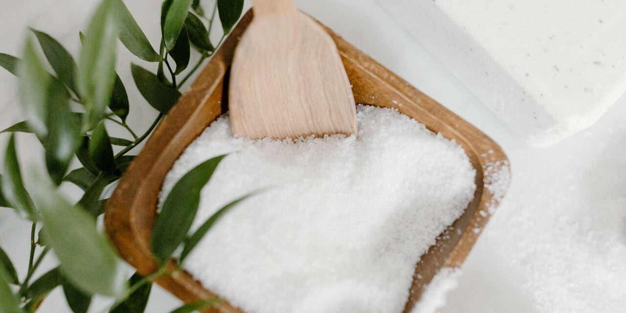 Sel et Sucre pour Bébé : Pourquoi les Éviter et Comment Cuisiner Sans