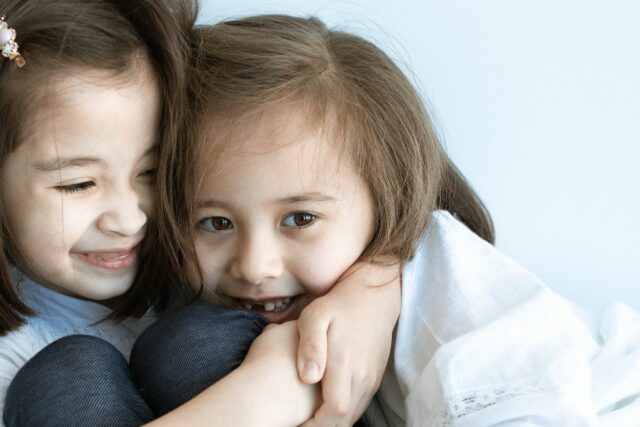 bébé et frère ou sœur autiste-Baby journal