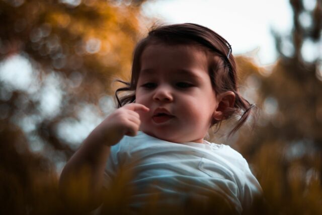 bébé mange terre PICA comportement-Baby journal