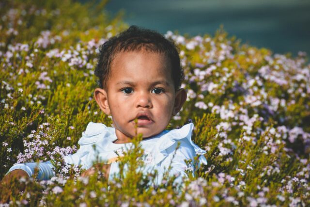 bébé mange terre PICA comportement-Baby journal