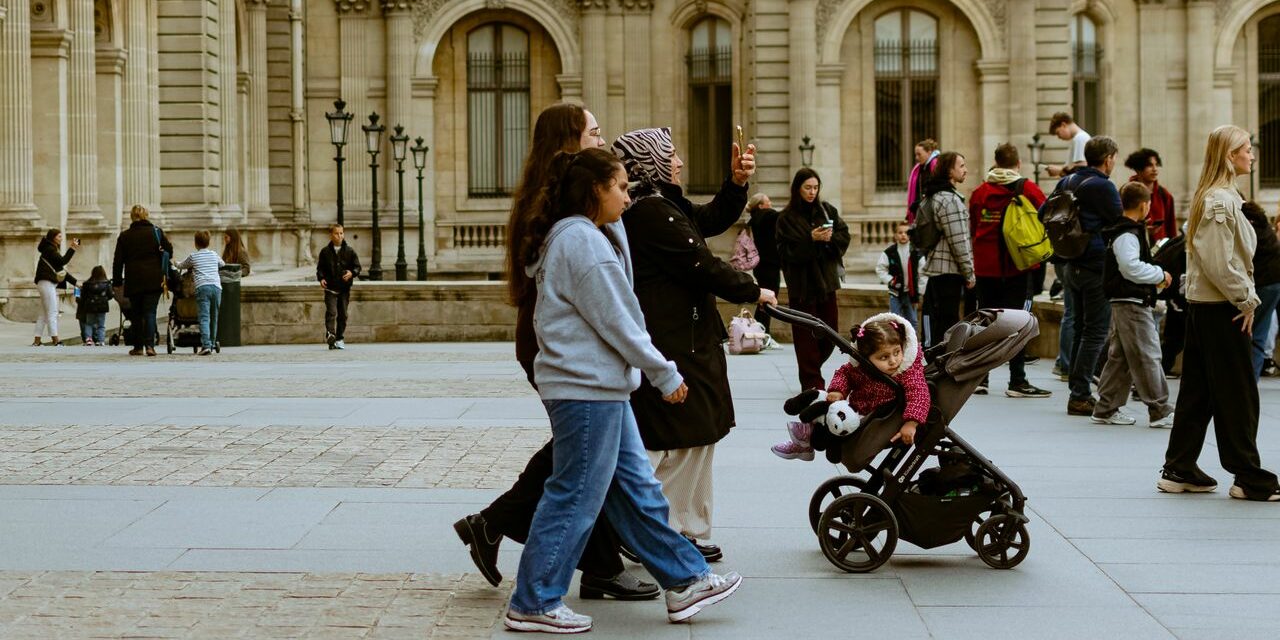 Emmener Bébé au Musée : Dès Quel Âge et Comment le Préparer