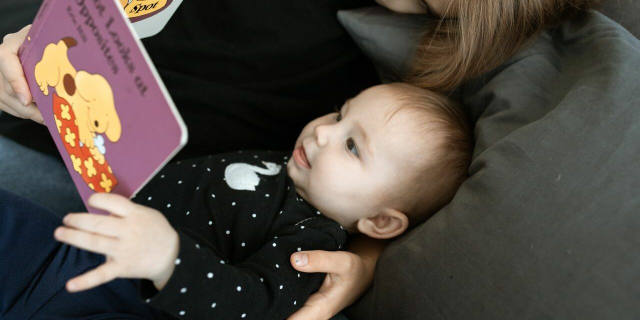 Élever un Bébé Trilingue : Méthode OPOL et Conseils Concrets