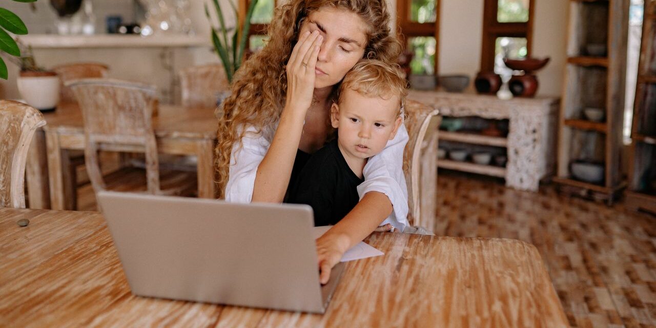 Burnout Parental : Reconnaître les Signes Avant que Tout s&rsquo;Effondre