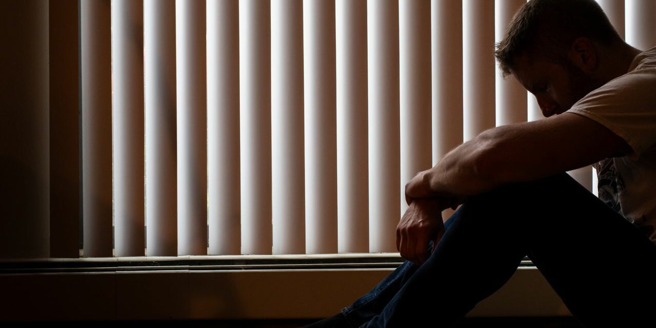 Dépression Post-Partum chez les Pères : Signes et Comment Chercher de l&rsquo;Aide