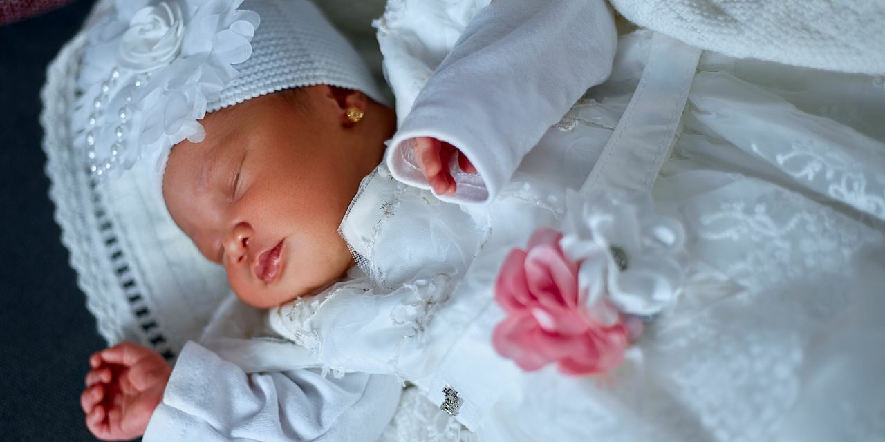 Fêter le Premier Mois de Bébé : Une Tradition à Découvrir et Adopter