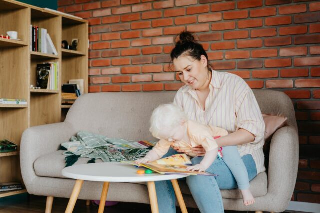 livre tissu bébé éveil sensoriel-Baby journal