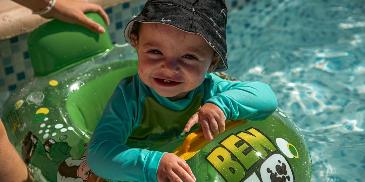 Maillot de Bain Anti-UV pour Bébé : Normes et Meilleures Marques en 2026