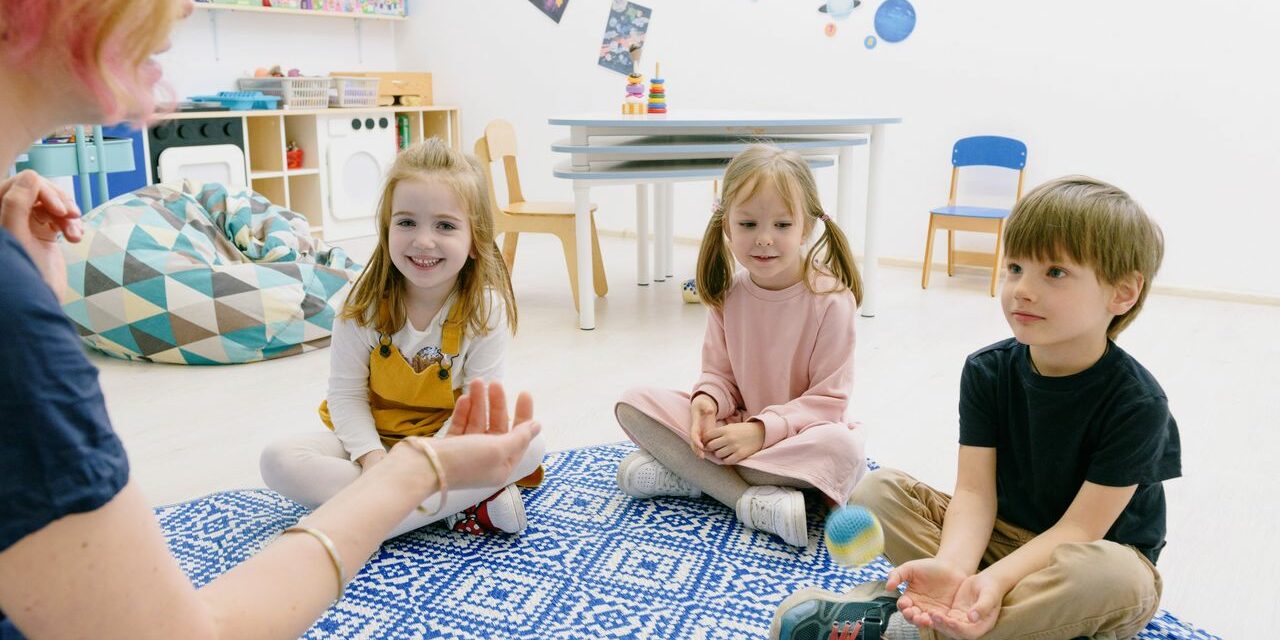 Première Semaine à la Maternelle : Comment Accompagner Bébé et Se Préparer Soi-Même
