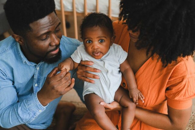 soins bébé peau noire cheveux crépus-Baby journal