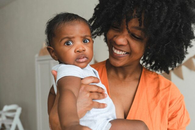 soins bébé peau noire cheveux crépus-Baby journal