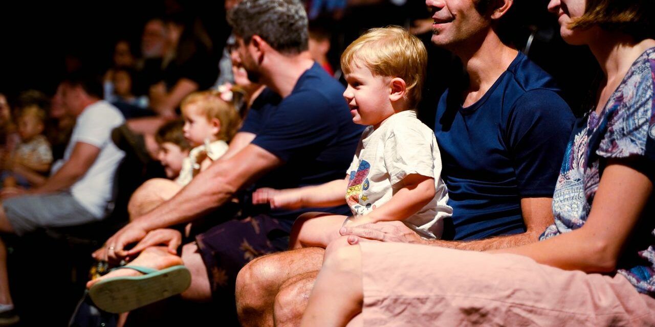 Premier Spectacle pour Bébé : Ce qui Convient aux Tout-Petits