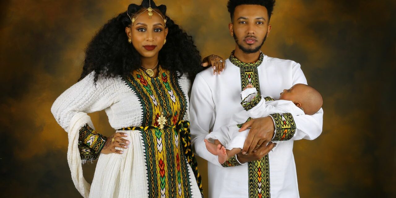 Traditions Maghrébines à la Naissance : Aqiqah, Prénom et Mémoire Familiale